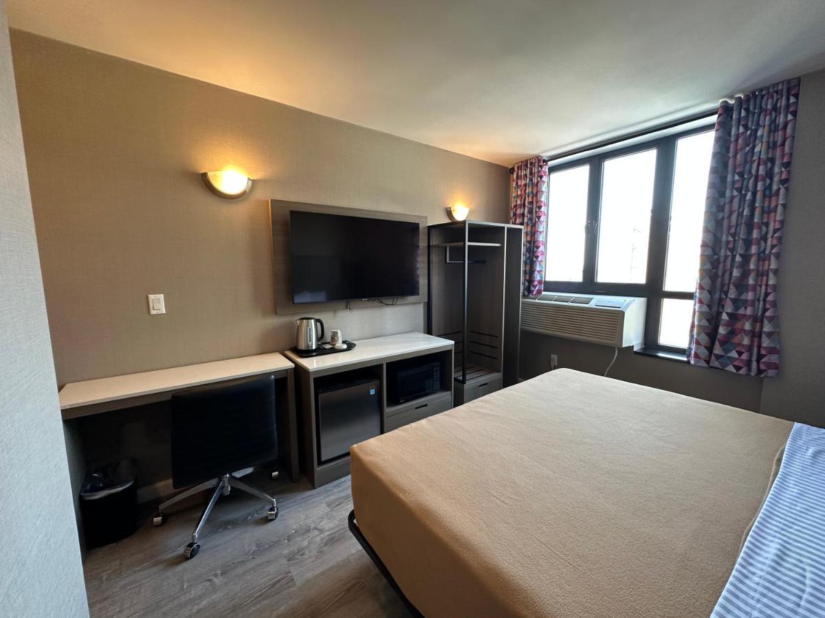 Regal Inn & Suites New York Laguardia Hotel Exterior photo