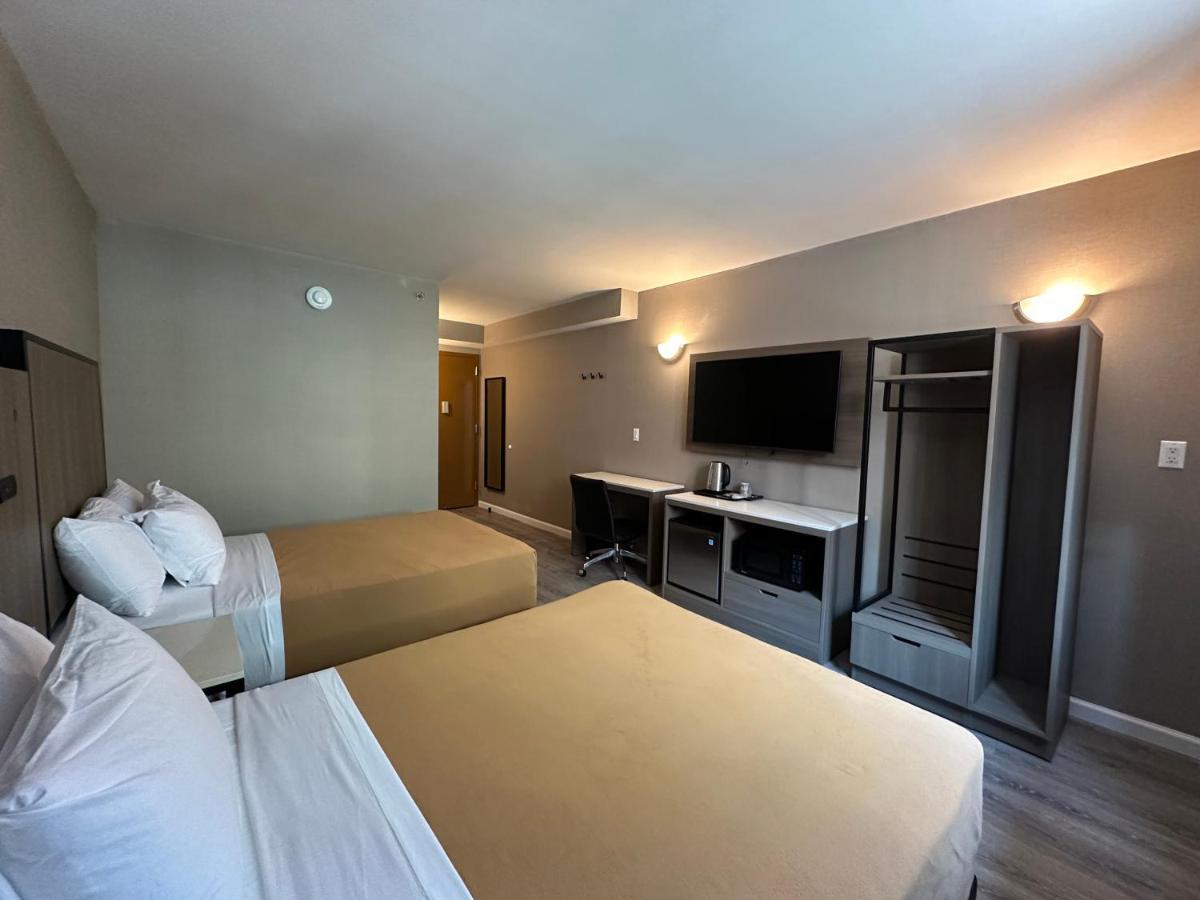 Regal Inn & Suites New York Laguardia Hotel Exterior photo