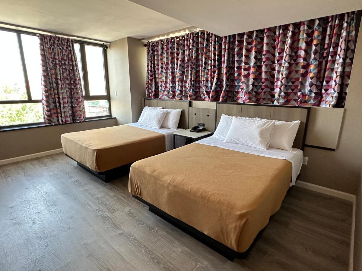 Regal Inn & Suites New York Laguardia Hotel Exterior photo
